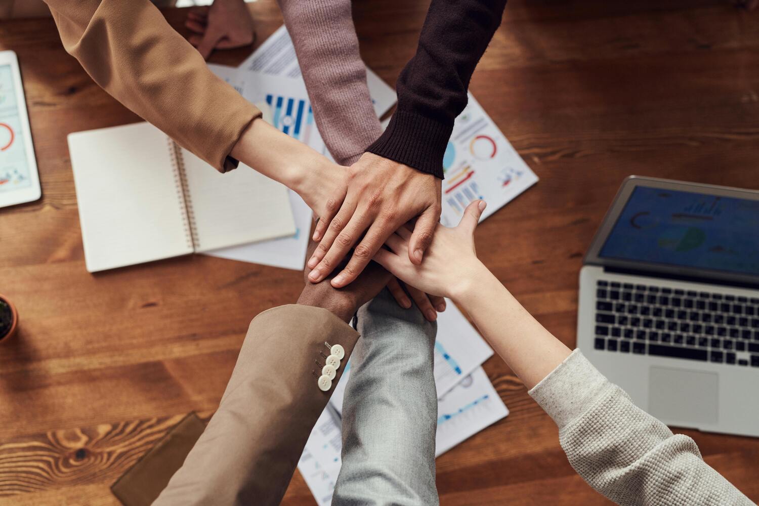 Notre nom reflète notre mission : combiner expertise technique et proximité client